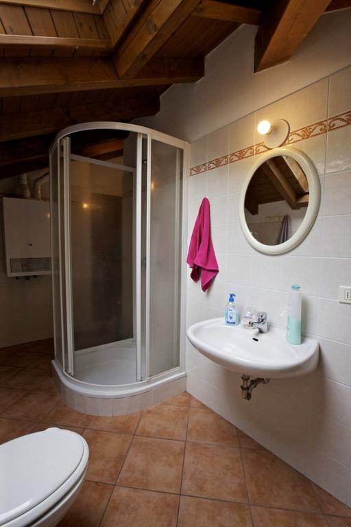 Bella Casa Alla Spiaggia Tronzano Lago Maggiore Exterior foto
