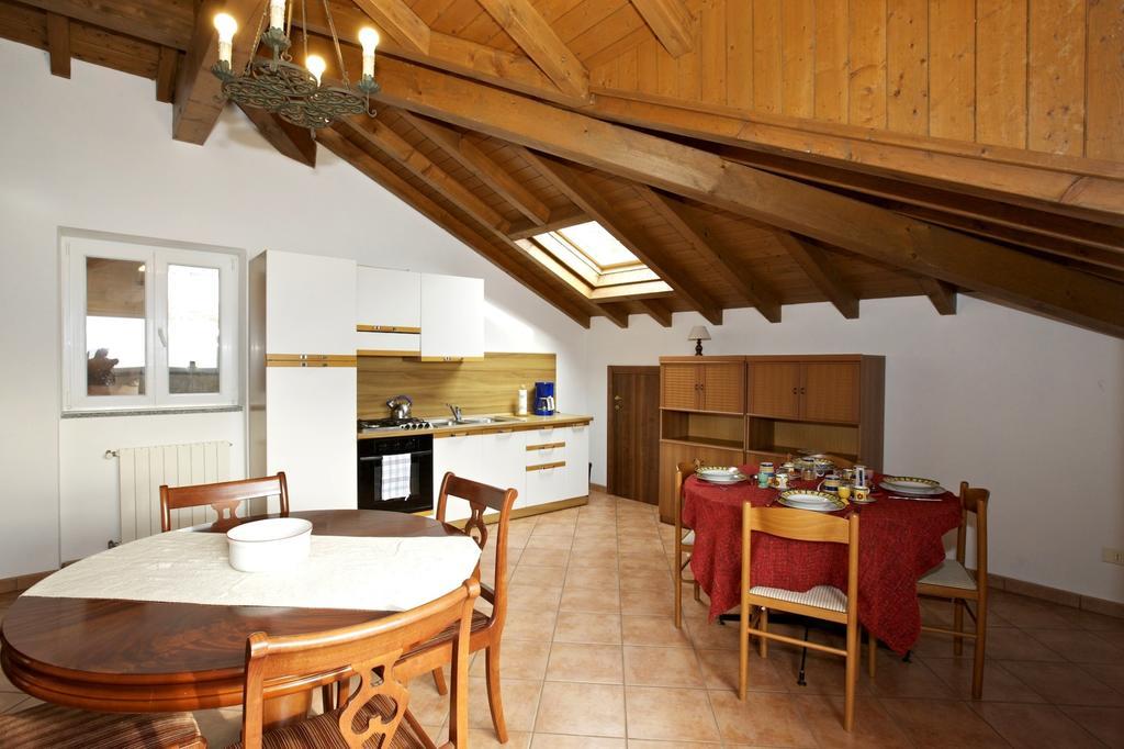 Bella Casa Alla Spiaggia Tronzano Lago Maggiore Exterior foto