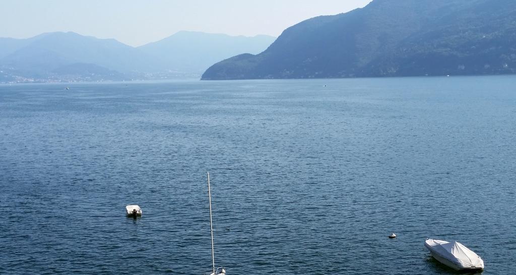 Bella Casa Alla Spiaggia Tronzano Lago Maggiore Exterior foto
