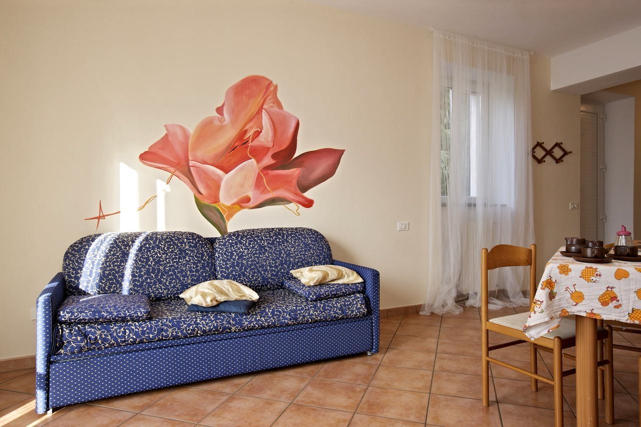 Bella Casa Alla Spiaggia Tronzano Lago Maggiore Exterior foto